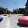 Betonnen zitelementen. De reuzen Smartie 20 Onze betonnen zitelementen, Smarties